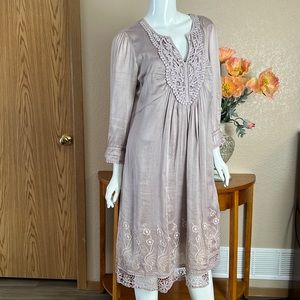 Sundance Embroidered Dress Size Large. Super flattering! 20% silk. Gorgeous!